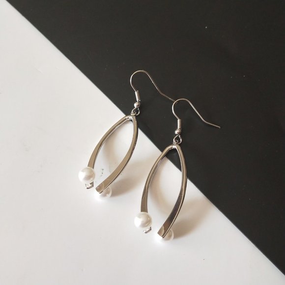 Faux Pearl Metal Drop Earrings - Picture 4 of 9